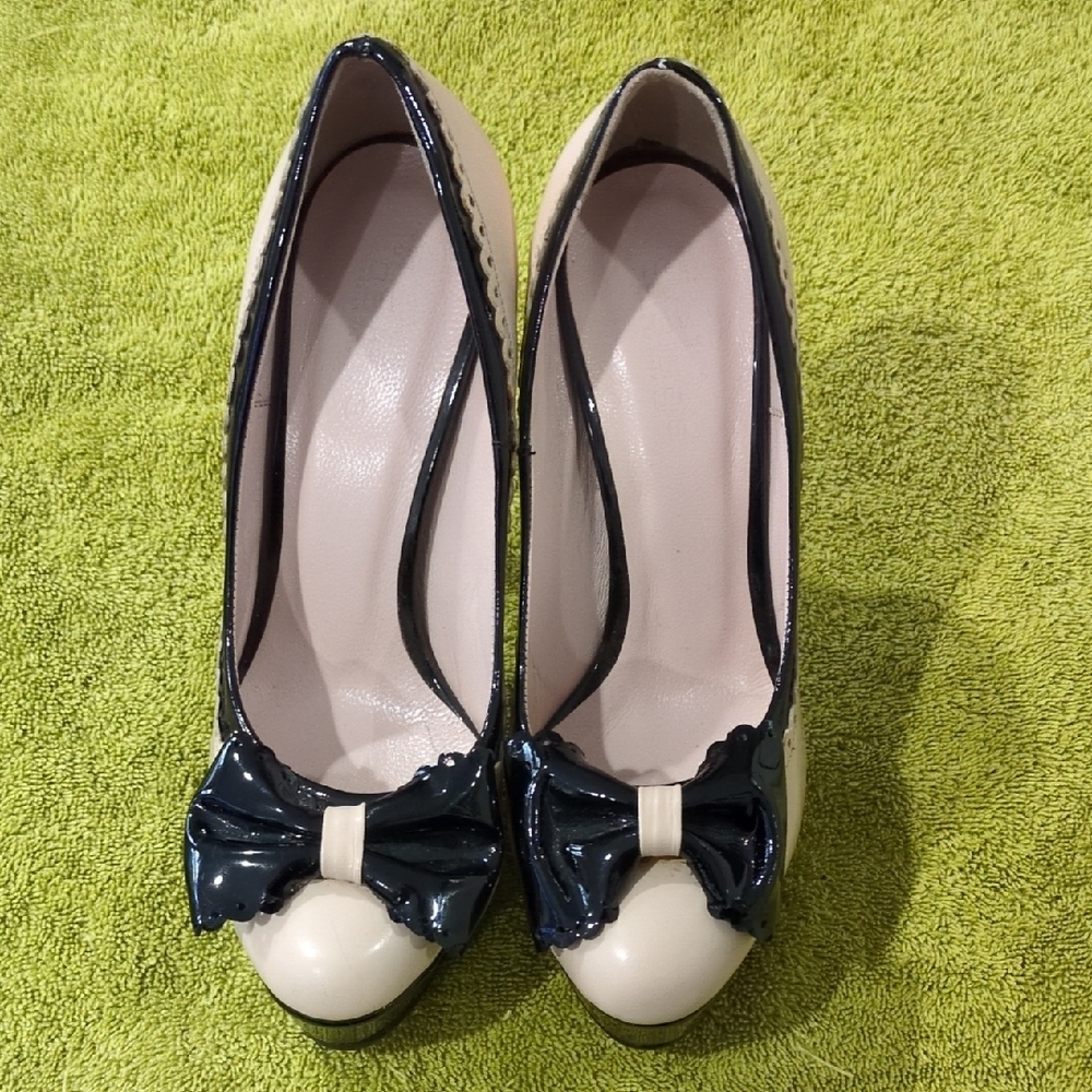 Belugs Chic Pink Black Two-Tone Bow Heels